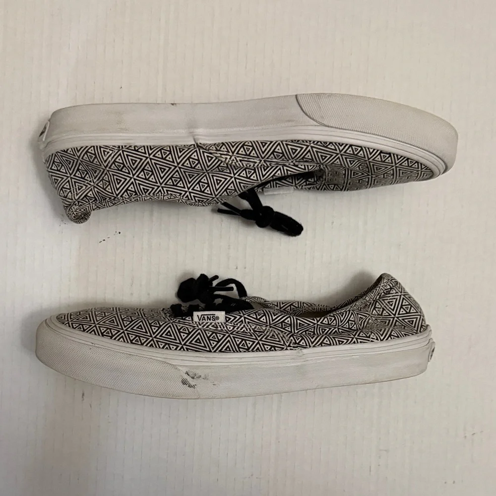 Vans sneakers featuring